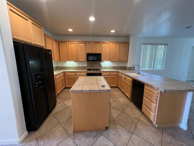 Building Photo - 560 Sutherland Ranch Ln