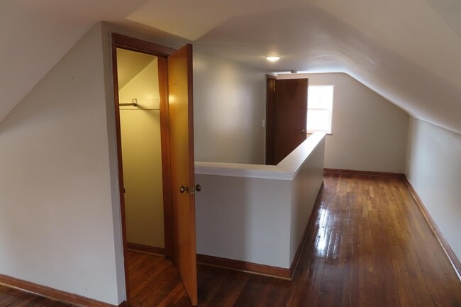 Building Photo - 1121 Fairwood Ave