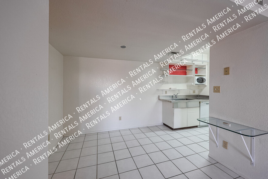 Building Photo - 5035 N 17th Ave