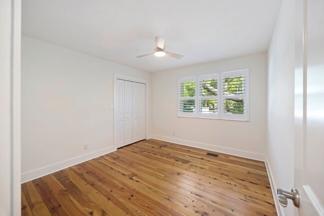 Building Photo - 137 Sparrow Dr