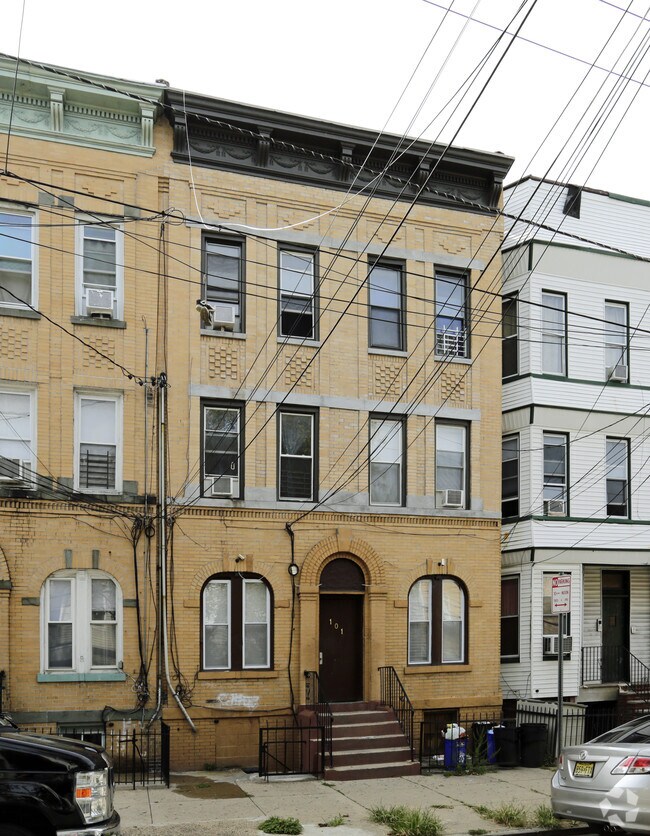 Primary Photo - 101 Lincoln St