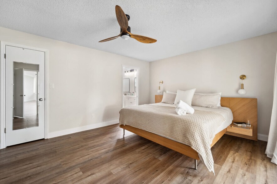 Building Photo - 4520 Lake Gem Cir