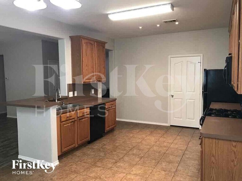 Building Photo - 1017 Nighthawk Rd