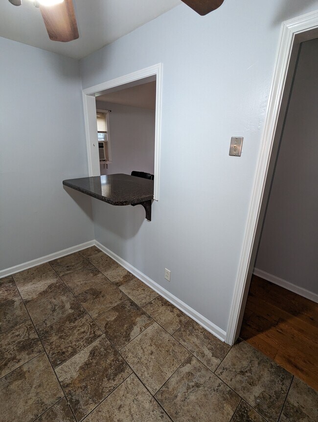Building Photo - 3213 Lagrange Dr