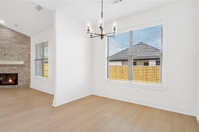 Building Photo - 6902 SW Basswood Ave