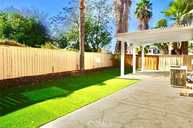 Building Photo - 39732 Via Las Palmas