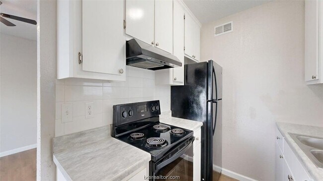 Building Photo - 806 Oran Cir