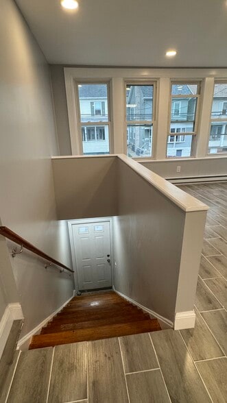 Building Photo - 137 E High St