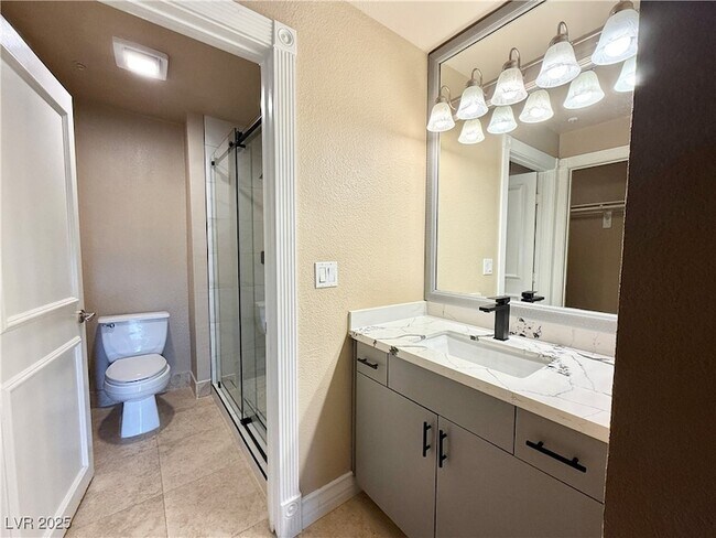 Building Photo - 220 E Flamingo Rd