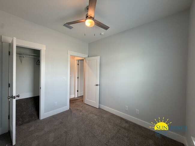 Building Photo - Gorgeous 2 Story 4 Bedrooms Townhome in Fort Walton Beach!