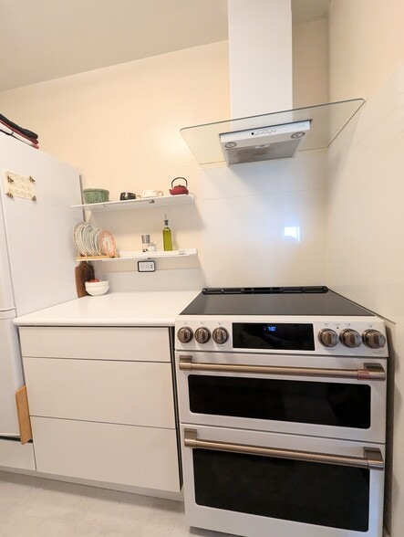 Cafe inductiondoublerange - 1200 N Humboldt St