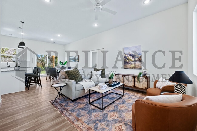 Building Photo - 613 Elmwood St