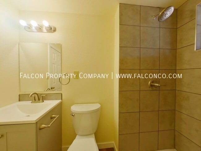 Building Photo - 475 Loomis Ave