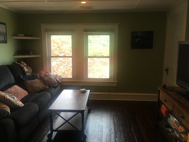 Building Photo - 1302 Hillside Ave