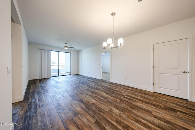 Building Photo - 2511 W Queen Creek Rd
