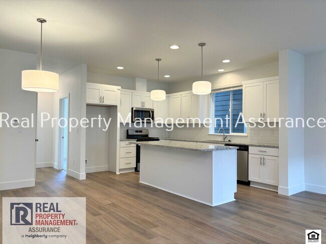 Building Photo - 3023 SW Sherman Pl