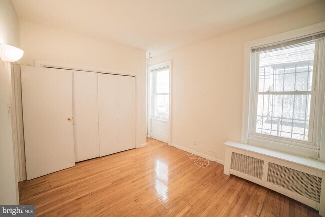 Building Photo - 2108 Pine St
