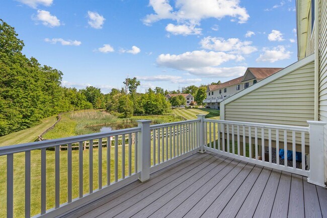 Building Photo - 41 Village Dr