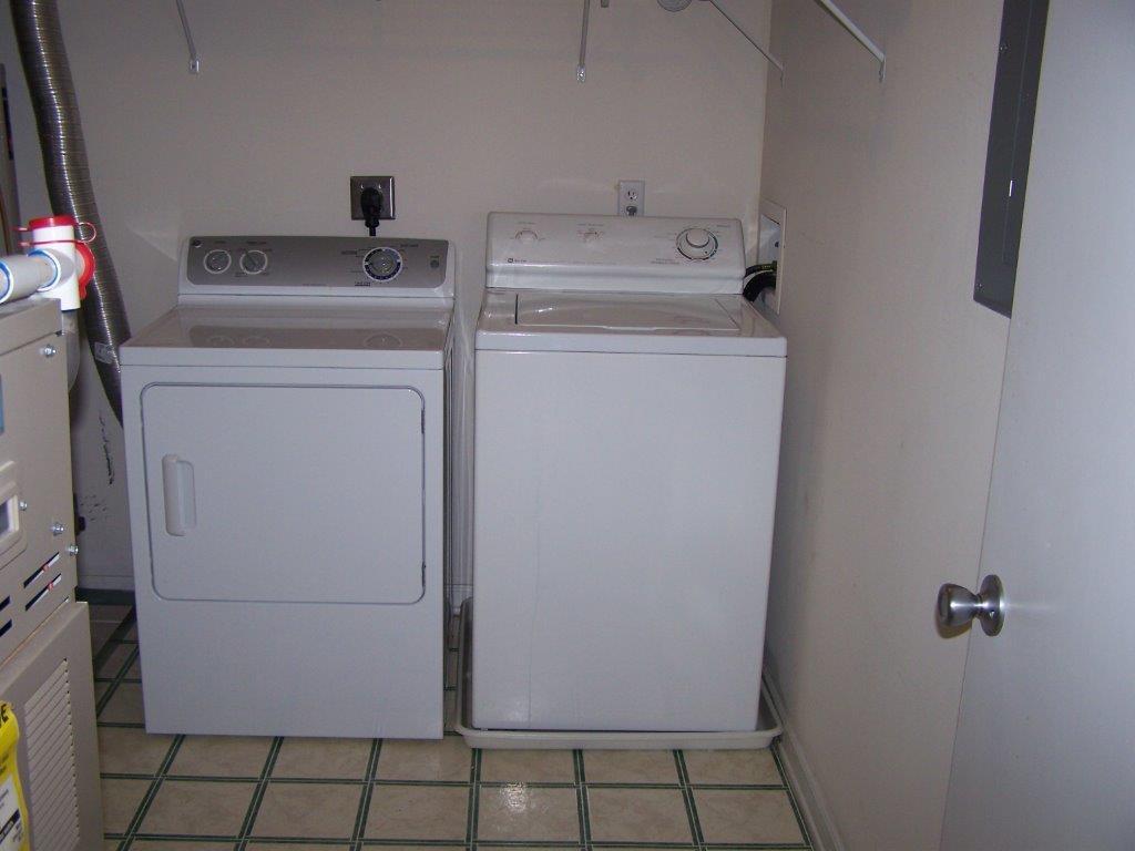 laundry room in Condo - 151 Brookland Ter