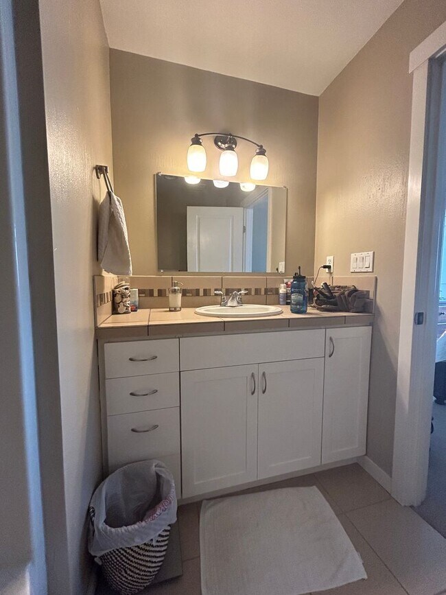 Building Photo - 2106 Yakima Ct S