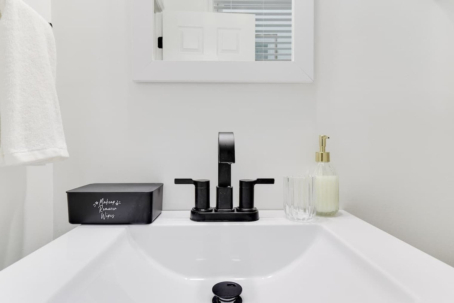 Building Photo - 1255 Raum St NE