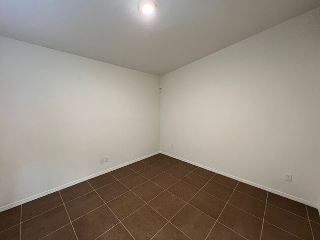 Building Photo - VERY NICE 3 BEDROOM IN DESERT SKY!