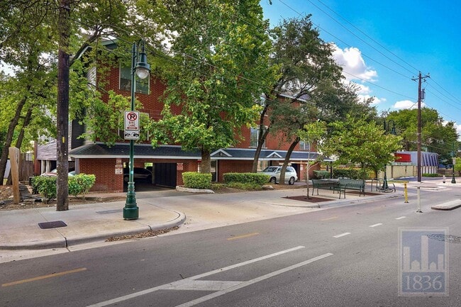 Building Photo - 2804 Rio Grande St