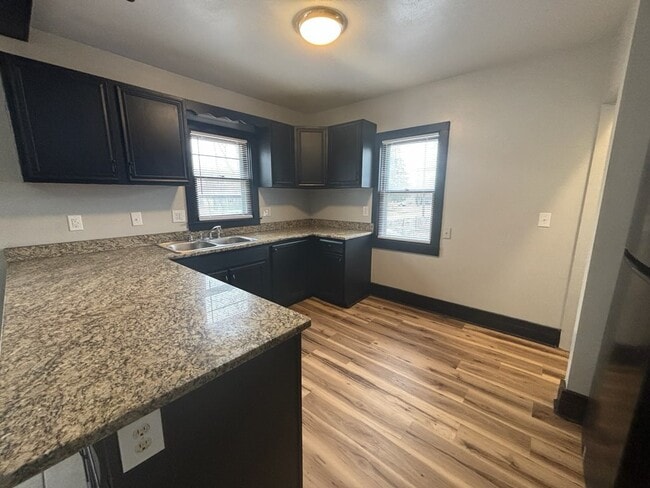 Building Photo - 2829 Kenmore Ave