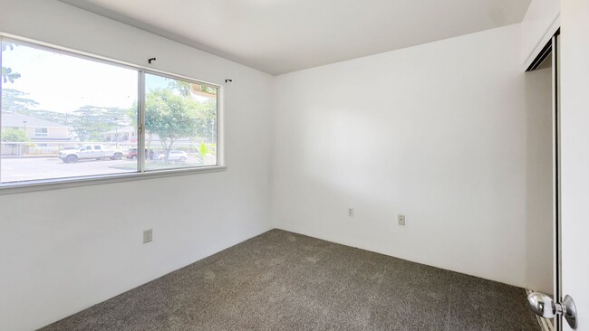 Building Photo - Gated Townhome  Ground Floor 3bdrm/2bath M...