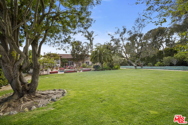Building Photo - 7332 Birdview Ave