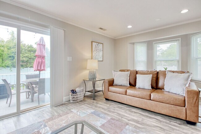 Building Photo - 1563 Elizabeth Rd