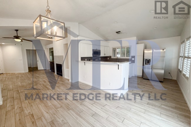 Building Photo - 2Bed/2Bath w/ Office-House at 40th St/Cactus-Garg!