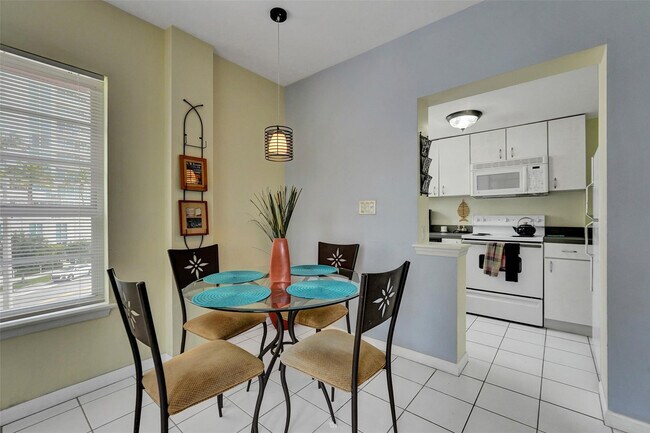 Building Photo - 341 N Birch Rd