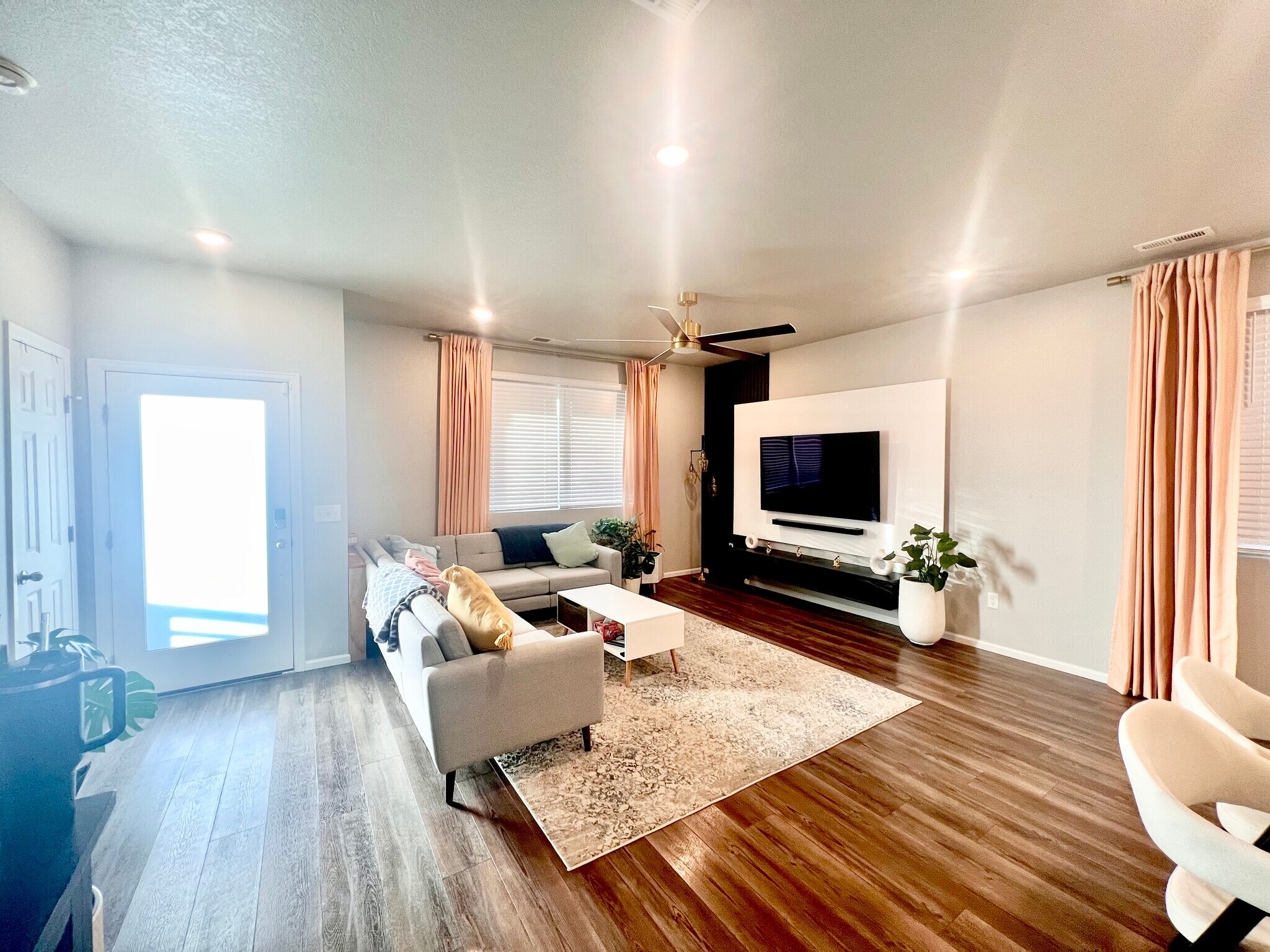 Building Photo - 12248 Dairy St