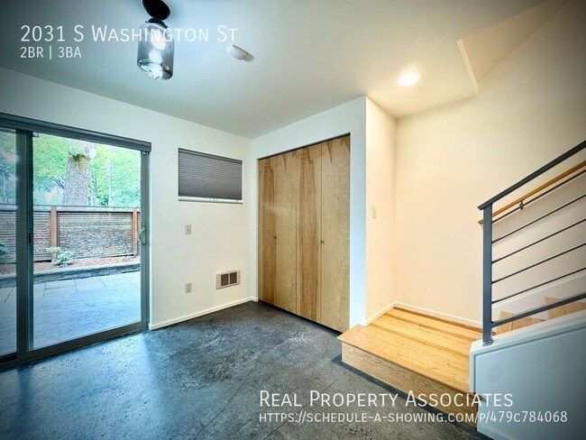 Building Photo - 2031 S Washington St