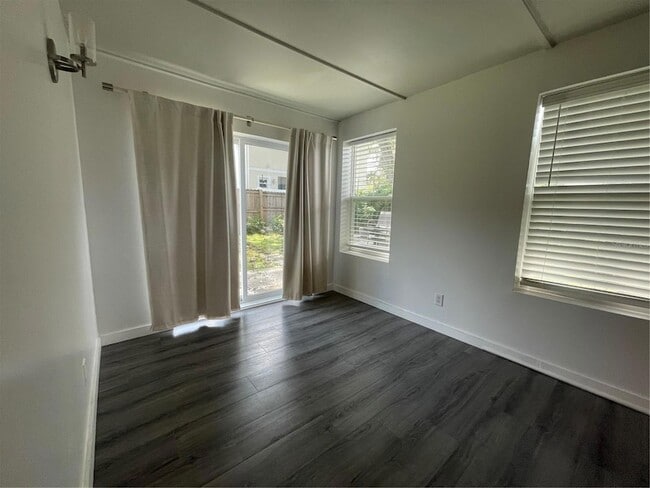 Building Photo - 3202 W Coachman Ave