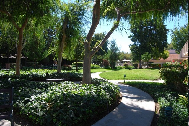 Building Photo - Villa Serena