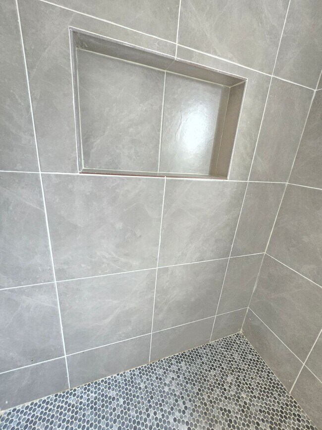 Building Photo - 8154 Potter Ave