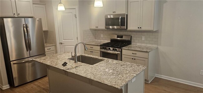 Building Photo - 302 Emerald Woods