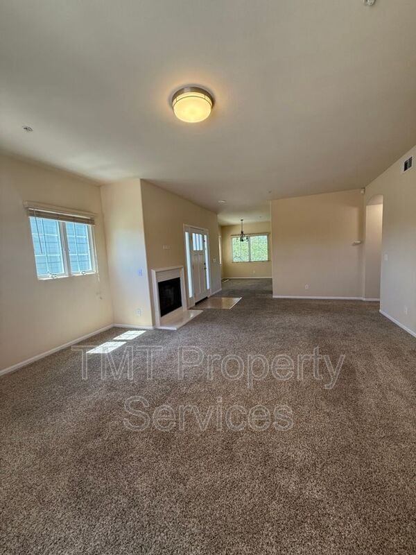 Building Photo - 595 Ave of Flags