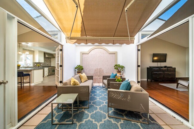 Courtyard - 546 Catalina Dr