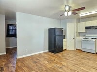 Building Photo - 705 Harris Ave