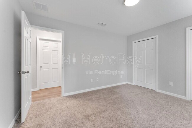 Building Photo - 9461 N Sandree Dr