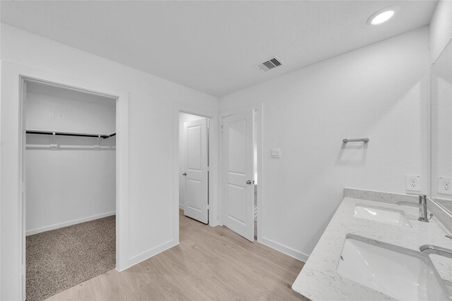 Building Photo - 30715 Wicklow Gdns Dr