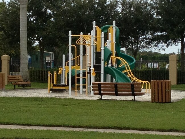 Building Photo - Townhome in the gated community of Bristol Pines