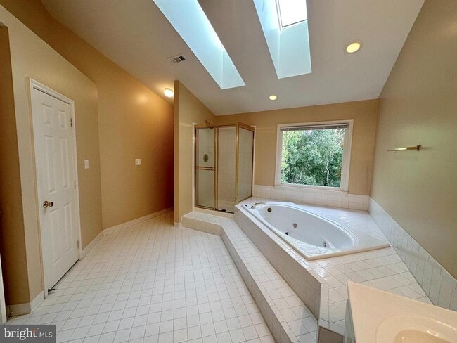 Building Photo - 21226 Edgewood Ct