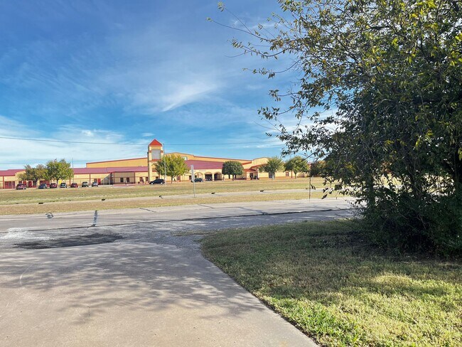 Building Photo - 1204 NW Fort Sill Blvd