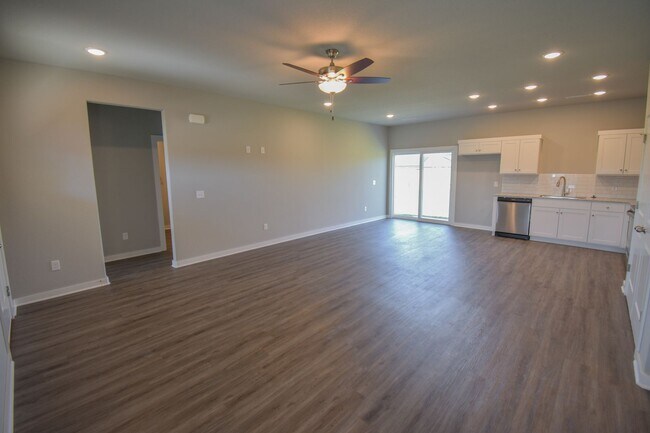 Building Photo - Beautiful 3 Bed 2 Bath Home in Farmington!