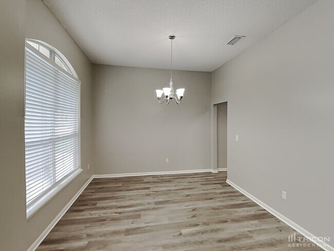 Building Photo - 87535 Creekside Dr