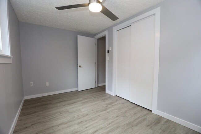 Building Photo - 1232 E Henry Clay Ave